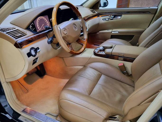 Подержанный Mercedes-Benz S-Class 350 V (W221), 3.5 л, 2007 в Шардже от Al Rukn Al Masie Used Cars Черный цвет. Японская | AUTO.AE