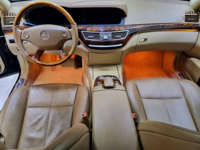 Подержанный Mercedes-Benz S-Class 350 V (W221), 3.5 л, 2007 в Шардже от Al Rukn Al Masie Used Cars Черный цвет. Японская | AUTO.AE