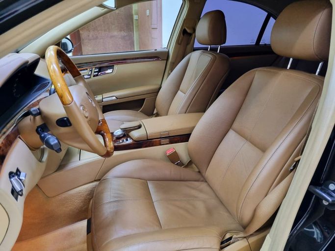 Подержанный Mercedes-Benz S-Class 350 V (W221), 3.5 л, 2007 в Шардже от Al Rukn Al Masie Used Cars Черный цвет. Японская | AUTO.AE