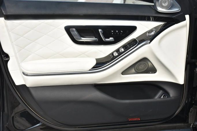 Used Mercedes-Benz S-Class 580 4MATIC VII (W223), 4.0 l, 2021 in Sharjah by Alfaris Used Cars, Black color. Other | AUTO.AE