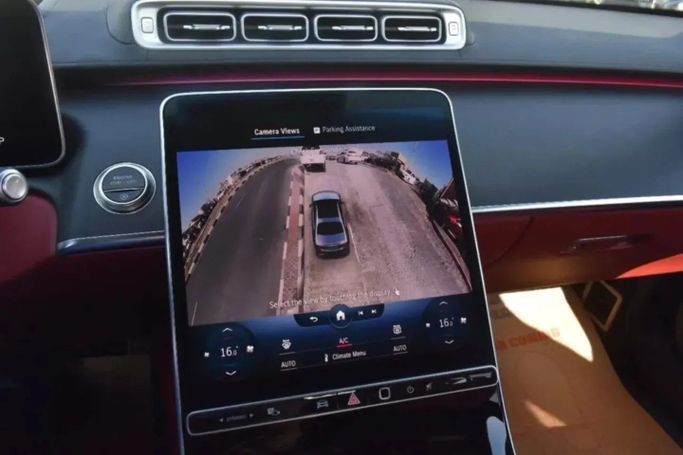 Подержанный Mercedes-Benz S-Class 580 4MATIC VII (W223), 4.0 л, 2022 в Шардже от Alfaris Used Cars Белый цвет. Other | AUTO.AE