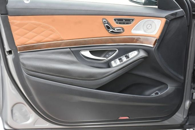 Подержанный Mercedes-Benz S-Class 550 VI (W222, C217), 4.7 л, 2015 в Шардже от Alfaris Used Cars Серый цвет. Other | AUTO.AE