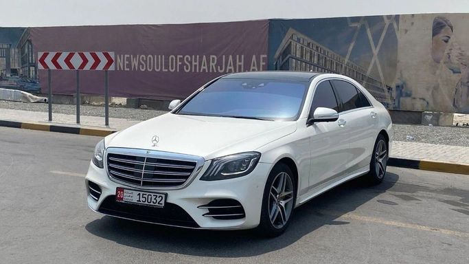 Used Mercedes-Benz S-Class 560 VI (W222, C217) Facelift, 4.0 l, 2018 in Sharjah by Halla Cars, White color. Japanese Specs | AUTO.AE