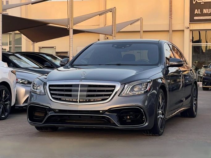 Подержанный Mercedes-Benz S-Class 560 VI (W222, C217) Рестайлинг, 4.0 л, 2019 в Шардже от Al Nukhba Al Malakyah Used Cars Серый цвет. Американская | AUTO.AE