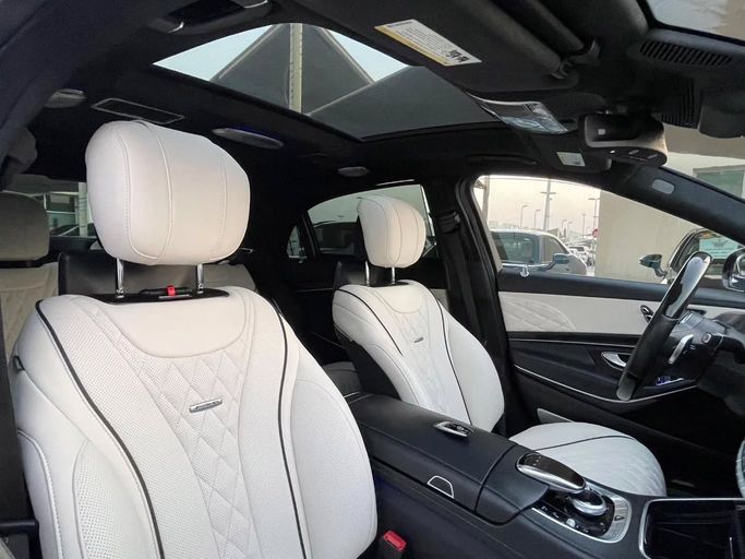 Подержанный Mercedes-Benz S-Class 560 VI (W222, C217) Рестайлинг, 4.0 л, 2019 в Шардже от Al Nukhba Al Malakyah Used Cars Серый цвет. Американская | AUTO.AE