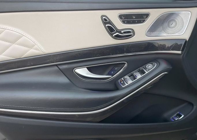 Подержанный Mercedes-Benz S-Class 560 VI (W222, C217) Рестайлинг, 4.0 л, 2019 в Шардже от Al Nukhba Al Malakyah Used Cars Серый цвет. Американская | AUTO.AE