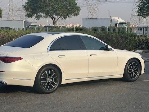 Подержанный Mercedes-Benz S-Class 400 d 4MATIC VII (W223), 2.9 л, 2021 в Шардже от Ryno Cars Белый цвет. Японская | AUTO.AE