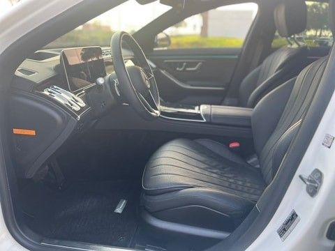 Подержанный Mercedes-Benz S-Class 400 d 4MATIC VII (W223), 2.9 л, 2021 в Шардже от Ryno Cars Белый цвет. Японская | AUTO.AE