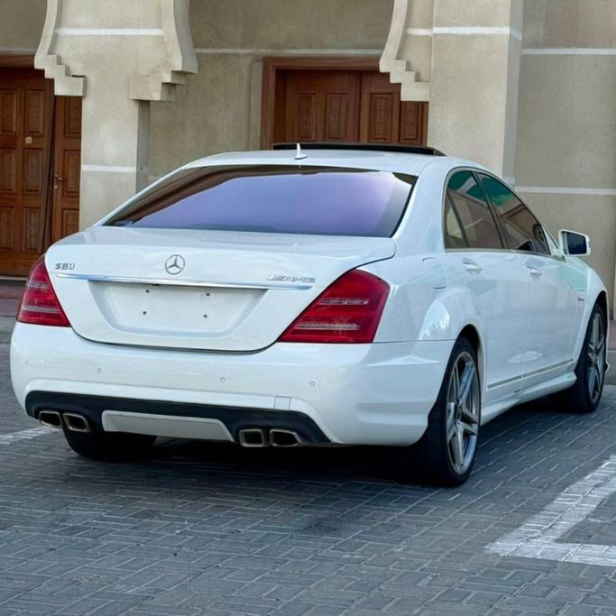 Подержанный Mercedes-Benz S-Class 500 V (W221) Рестайлинг, 5.5 л, 2009 в Шардже от Sarmad Cars Белый цвет. Other | AUTO.AE