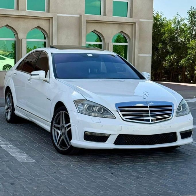 Подержанный Mercedes-Benz S-Class 500 V (W221), 5.5 л, 2009 в Шардже от Sarmad Cars Белый цвет. Японская | AUTO.AE