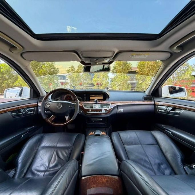 Подержанный Mercedes-Benz S-Class 500 V (W221), 5.5 л, 2009 в Шардже от Sarmad Cars Белый цвет. Японская | AUTO.AE