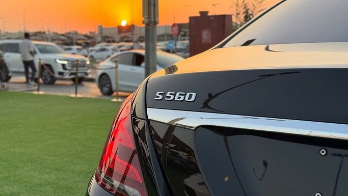 Used Mercedes-Benz S-Class 560 VI (W222, C217) Facelift, 4.0 l, 2018 in Sharjah by Badar Used Cars, Black color.  | AUTO.AE