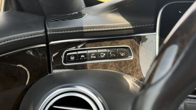 Подержанный Mercedes-Benz S-Class 500 VI (W222, C217), 4.7 л, 2016 в Шардже от Badar Used Cars Белый цвет.  | AUTO.AE