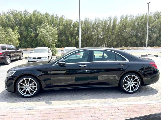 Used Mercedes-Benz S-Class 450 4MATIC VII (W223), 3.0 l, 2020 in Sharjah by DCB Cars, Black color. GCC Specs | AUTO.AE