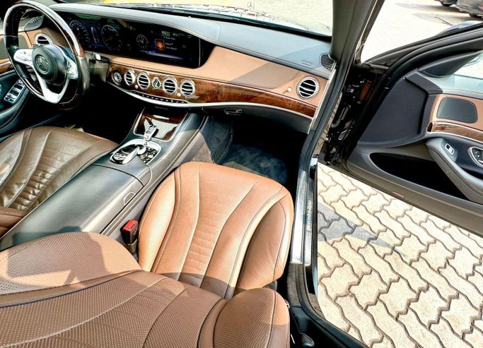Used Mercedes-Benz S-Class 450 4MATIC VII (W223), 3.0 l, 2020 in Sharjah by DCB Cars, Black color. GCC Specs | AUTO.AE