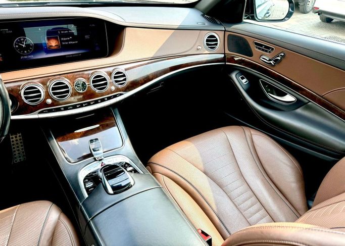 Used Mercedes-Benz S-Class 450 4MATIC VII (W223), 3.0 l, 2020 in Sharjah by DCB Cars, Black color. GCC Specs | AUTO.AE