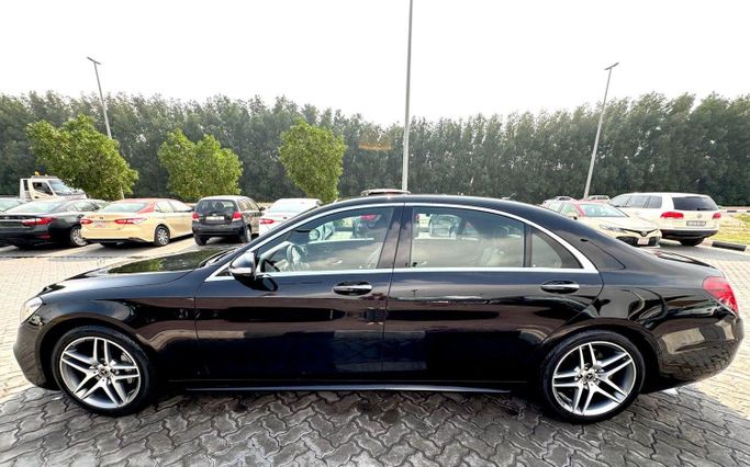 Used Mercedes-Benz S-Class 450 4MATIC VII (W223), 3.0 l, 2020 in Sharjah by DCB Cars, Black color. GCC Specs | AUTO.AE
