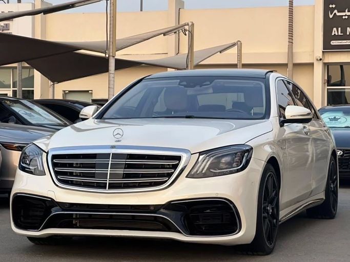 Подержанный Mercedes-Benz S-Class 550 VI (W222, C217), 4.7 л, 2016 в Шардже от Al Nukhba Al Malakyah Used Cars Белый цвет. Американская | AUTO.AE