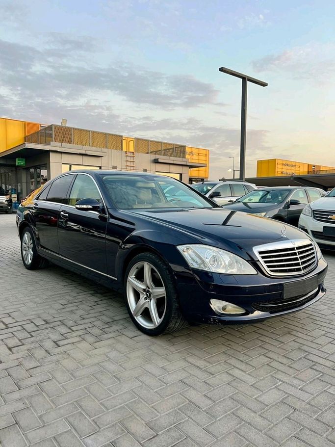 Подержанный Mercedes-Benz S-Class 280 V (W221) Рестайлинг, 3 л, 2009 в Шардже от Al Sayarah Al Oula Синий цвет. GCC | AUTO.AE
