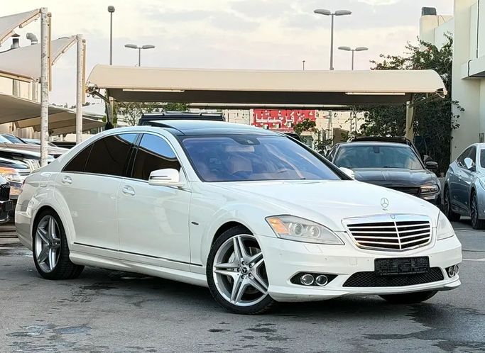 Used Mercedes-Benz S-Class 500/550 Long V (W221) Facelift, 5.5 l, 2011 in Sharjah by Dream Car Showroom, White color. GCC Specs | AUTO.AE