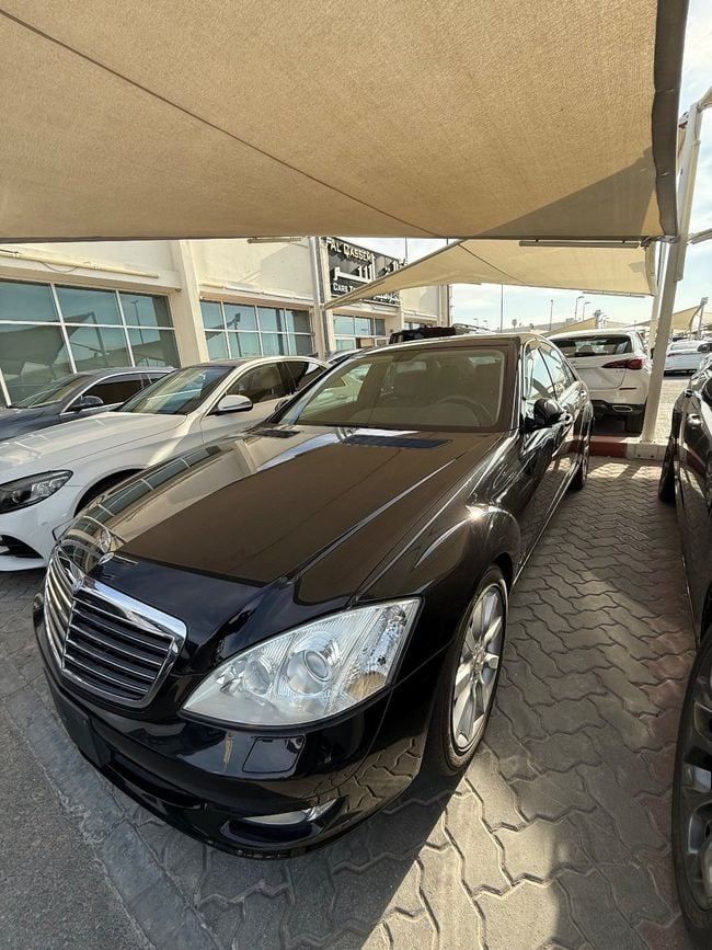 Подержанный Mercedes-Benz S-Class 320 V (W221), 3.0 л, 2009 в Шардже от Emirates & Gulf used cars Черный цвет. Японская | AUTO.AE