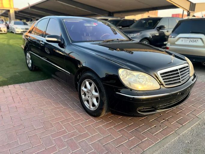 Подержанный Mercedes-Benz S-Class 500 IV (W220), 5.0 л, 2005 в Шардже от AL WARID USED CARS Черный цвет. Японская | AUTO.AE