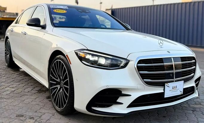 مستعملة Mercedes-Benz S-Class 500 4MATIC سابعاً (W223), 3.0 l, 2022 في في الشارقة من BAB AL ROLAH USED CARS، اللون أبيض. المواصفات الأمريكية | AUTO.AE | إعلان #247901