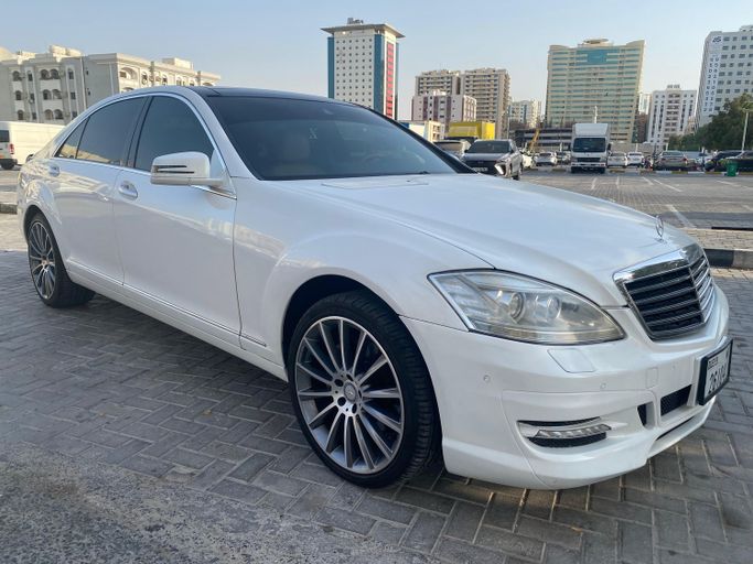 مستعملة Mercedes-Benz S-Class 300 Long عملية فيس ليفت V (W221), 3.0 l, 2012 في في الشارقة، اللون أبيض. مواصفات الخليج | AUTO.AE | إعلان #273600