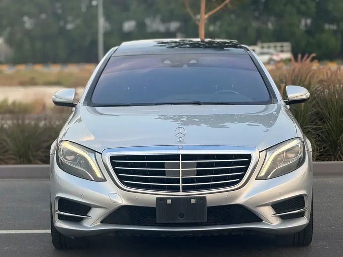 Used ⁦Mercedes-Benz S-Class 550 VI (W222, C217), 4.7 l, 2014⁩ in UAE, Sharjah by Al Ahd Used Cars, Silver color. Japanese Specs | AUTO.AE | Listing #290420