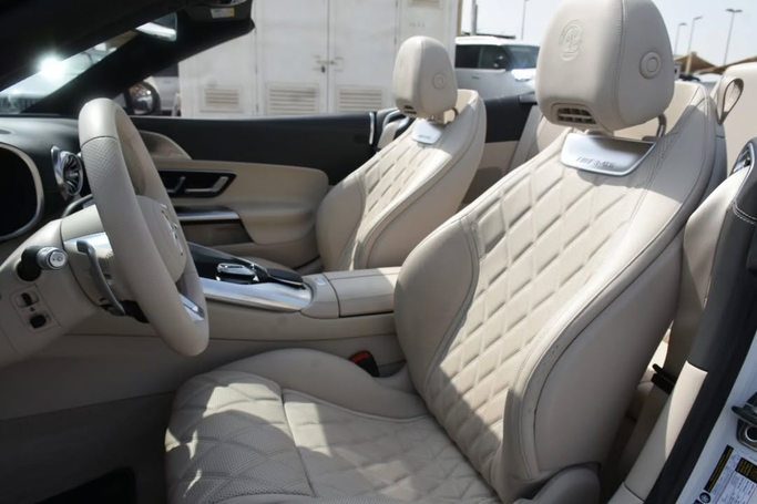 Подержанный Mercedes-Benz SL-Class AMG 55 AMG IV (R232), 4.0 л, 2023 в Шардже от Alfaris Used Cars Белый цвет. Other | AUTO.AE