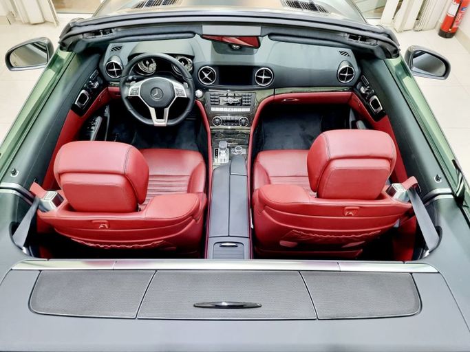 Подержанный Mercedes-Benz SL-Class 500/550 VI (R231), 4.7 л, 2014 в Шардже от Al Rukn Al Masie Used Cars Серый цвет. Японская | AUTO.AE