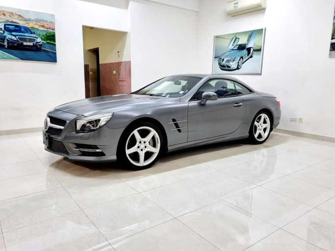 Подержанный Mercedes-Benz SL-Class 500/550 VI (R231), 4.7 л, 2014 в Шардже от Al Rukn Al Masie Used Cars Серый цвет. Японская | AUTO.AE
