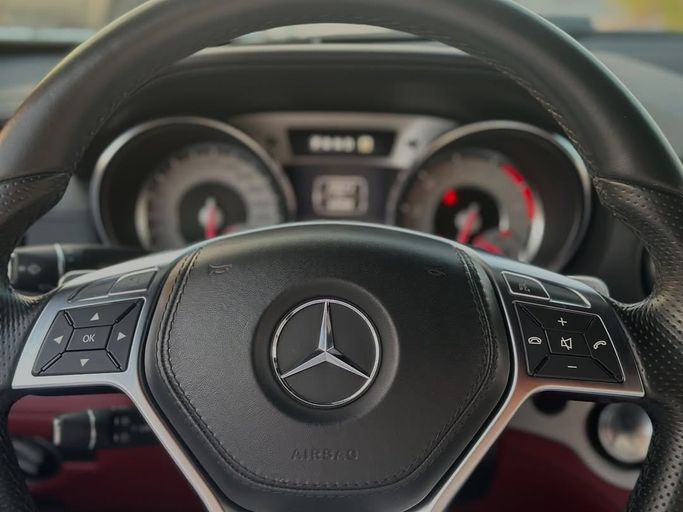 Used Mercedes-Benz SL-Class 350 VI (R231), 3.5 l, 2013 in Sharjah by Badar Used Cars, White color.  | AUTO.AE