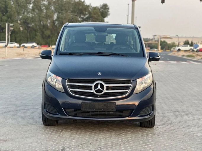 Подержанный Mercedes-Benz V-Class 250 III (W447) Рестайлинг, 2.0 л, 2019 в Шардже от Al Aayan Used Cars Черный цвет. GCC | AUTO.AE