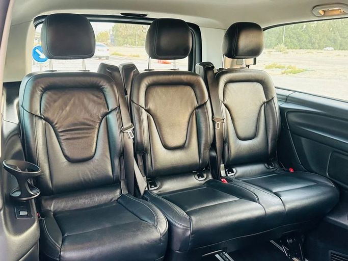 Подержанный Mercedes-Benz V-Class 250 III (W447) Рестайлинг, 2.0 л, 2019 в Шардже от Al Aayan Used Cars Черный цвет. GCC | AUTO.AE