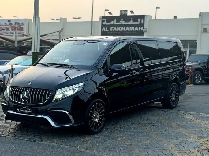 Подержанный Mercedes-Benz V-Class 250 III (W447) Рестайлинг, 2.0 л, 2020 в Шардже от Al Fakhamah Used Cars Черный цвет. GCC | AUTO.AE