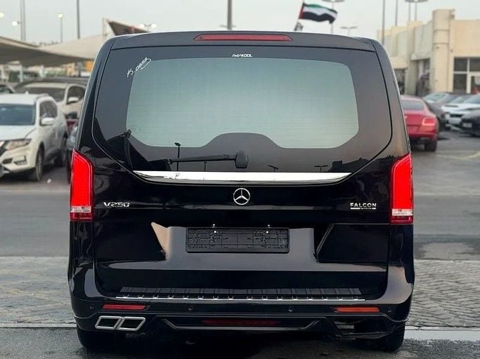 Подержанный Mercedes-Benz V-Class 250 III (W447) Рестайлинг, 2.0 л, 2020 в Шардже от Al Fakhamah Used Cars Черный цвет. GCC | AUTO.AE