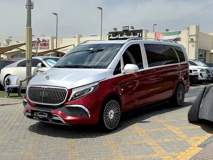 Подержанный Mercedes-Benz V-Class III (W447) Рестайлинг, 2.0 л, 2022 в Шардже от Al Fakhamah Used Cars Красный цвет. GCC | AUTO.AE