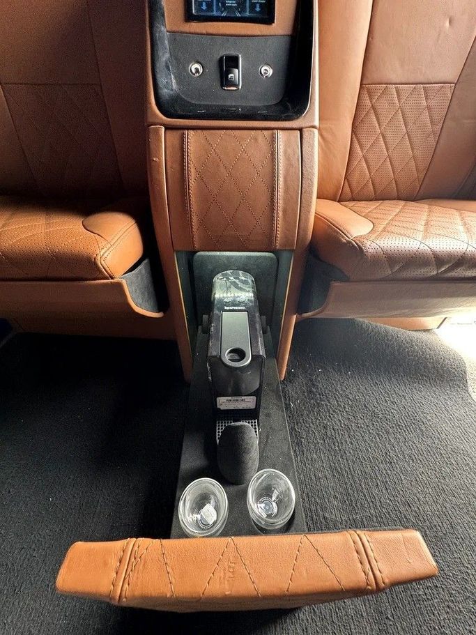 Подержанный Mercedes-Benz V-Class III (W447) Рестайлинг, 2.0 л, 2022 в Шардже от Al Fakhamah Used Cars Красный цвет. GCC | AUTO.AE