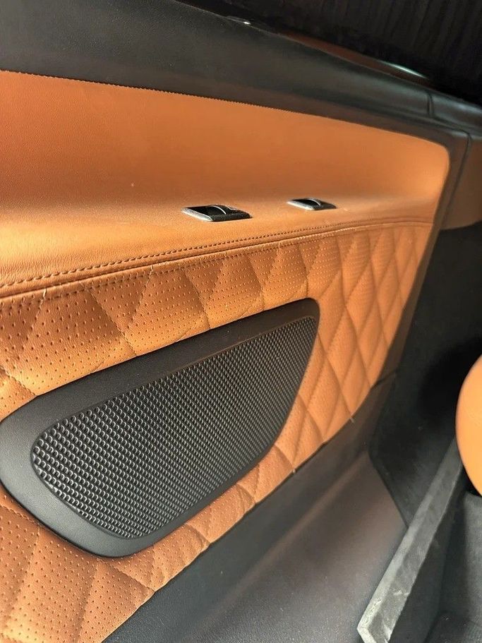 Подержанный Mercedes-Benz V-Class III (W447) Рестайлинг, 2.0 л, 2022 в Шардже от Al Fakhamah Used Cars Красный цвет. GCC | AUTO.AE