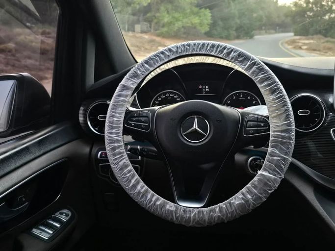 Подержанный Mercedes-Benz V-Class 250 III (W447) Рестайлинг, 2.0 л, 2020 в Шардже от Al Jana Used Cars Серый цвет. GCC | AUTO.AE