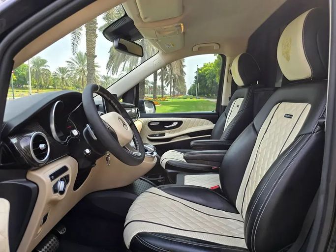 Used Mercedes-Benz V-Class 250 III (W447) Facelift, 2.0 l, 2019 in Sharjah by Al Luluah Al Baithaa, Black color. GCC Specs | AUTO.AE