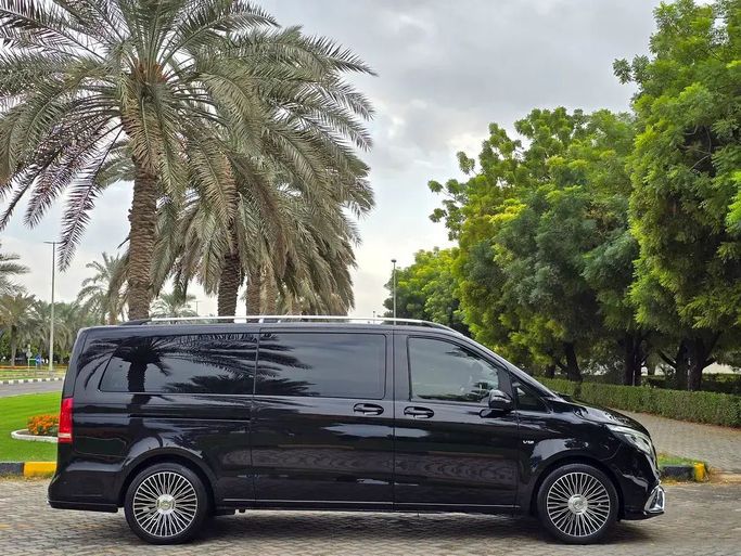 Used Mercedes-Benz V-Class 250 III (W447) Facelift, 2.0 l, 2019 in Sharjah by Al Luluah Al Baithaa, Black color. GCC Specs | AUTO.AE