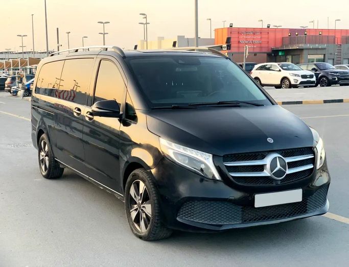 Подержанный Mercedes-Benz V-Class 250 III (W447) Рестайлинг, 2.0 л, 2020 в Шардже от Wahat Al Sharjah Used Cars Черный цвет. GCC | AUTO.AE
