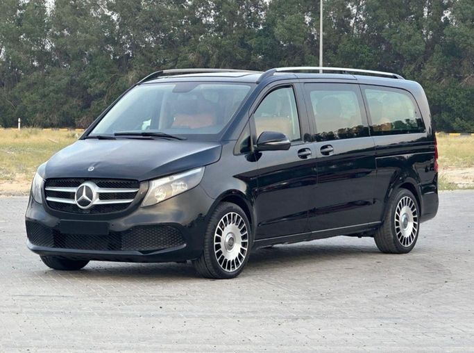 مستعملة Mercedes-Benz V-Class 250 L عملية فيس ليفت III (W447), 2.0 l, 2020 في في الشارقة من Al Aayan Used Cars، اللون أسود. مواصفات الخليج | AUTO.AE | إعلان #272851