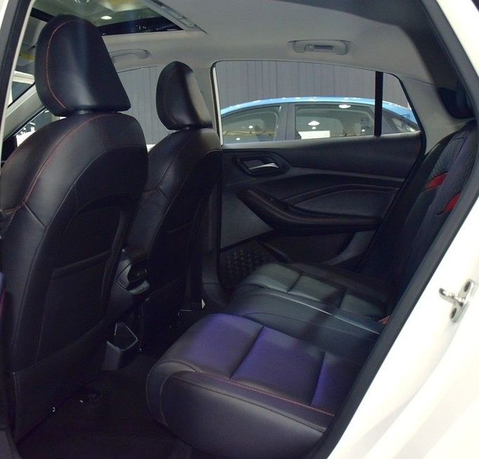 Подержанный MG 5 II, 1.5 л, 2024 в Шардже от Honey Gidosha Used Cars Tr. Белый цвет.  | AUTO.AE