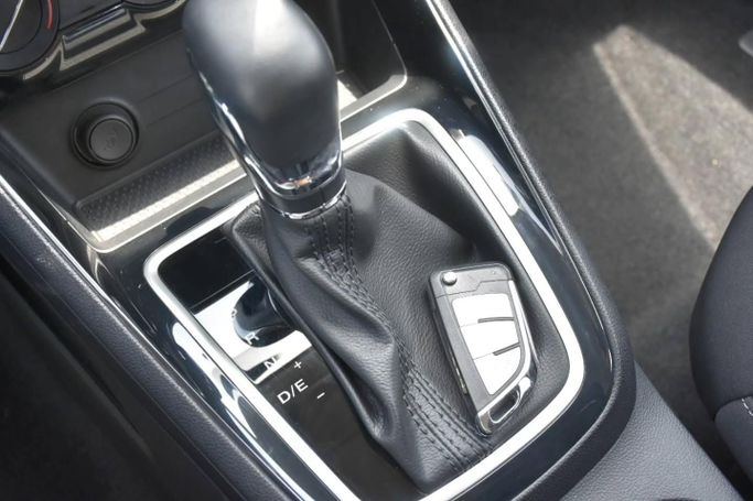 Подержанный MG 5 I Рестайлинг, 1.5 л, 2023 в Шардже от Alfaris Used Cars Серебристый цвет. Other | AUTO.AE