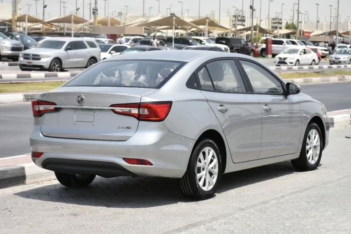 Подержанный MG 5 I Рестайлинг, 1.5 л, 2023 в Шардже от Alfaris Used Cars Серебристый цвет. Other | AUTO.AE