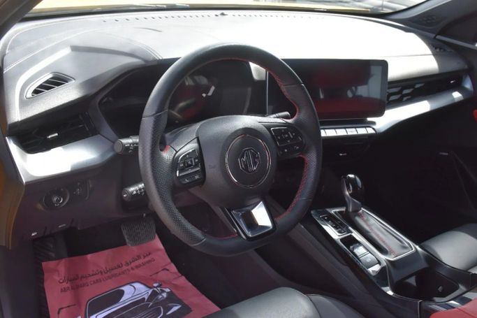 Подержанный MG 5 II, 1.5 л, 2022 в Шардже от Alfaris Used Cars Желтый цвет. GCC | AUTO.AE