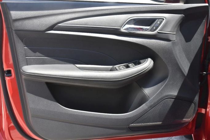 Новый MG 5 I Рестайлинг, 1.5 л, 2024 в Шардже от Alfaris Used Cars Красный цвет. Other | AUTO.AE